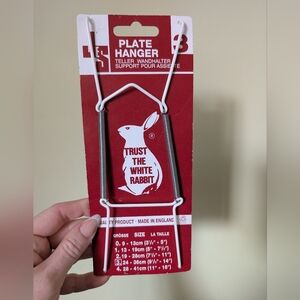 White and Red Plate Hanger